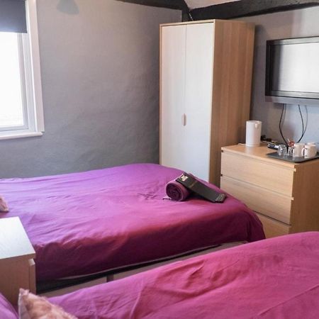 Oyo The Bell Hotel Hoddesdon Exteriör bild