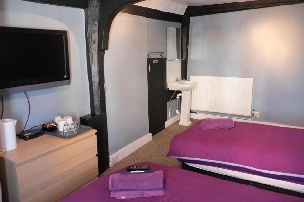Oyo The Bell Hotel Hoddesdon Exteriör bild
